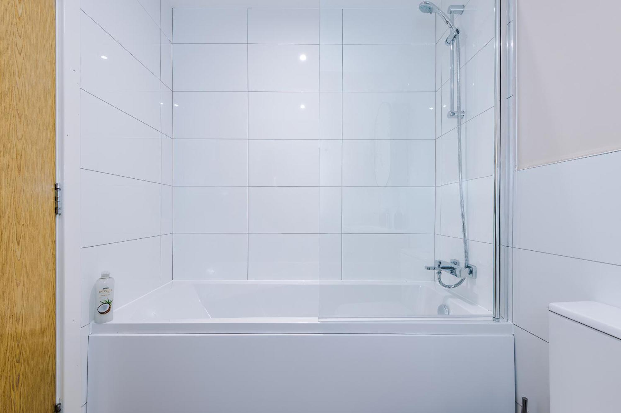 Deluxe New Build 2 Bedroom 2 Bathroom Apartment - Free Secure Parking Манчестер Экстерьер фото